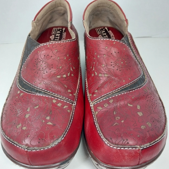 L'Artiste by Spring Step Womens Sz EU 38 US 8 Burbank embossed Red Heeled Clogs - Picture 3 of 14